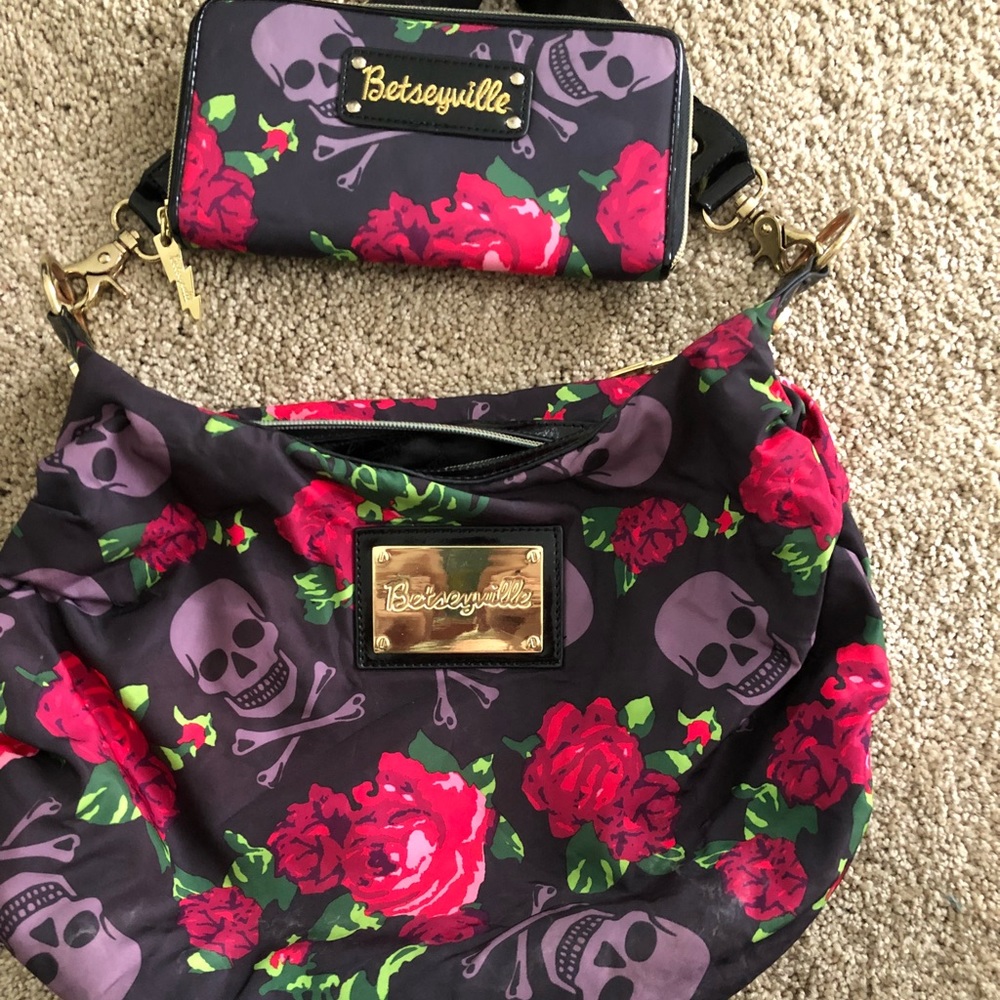Betseyville skulls & roses hobo with wallet.
